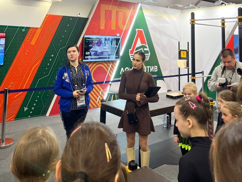 Олимпийская чемпионка Алина Загитова посетила стенд ГТО на Международной выставке.